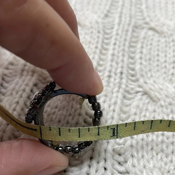 Teardrop stone ring. Brown/bronze color with little stones Expandable stretchy - Picture 8 of 8